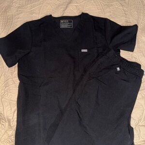 Figs Black Scrub Set